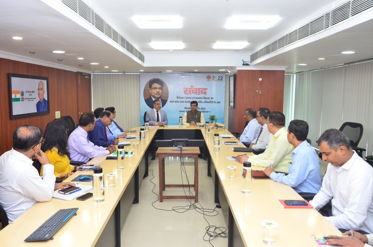 IOCL_UP's tweet photo. Shri Sujoy Choudhury, Director (P&amp;BD) @IndianOilcl today visited @IOCL_UP and was received by @SanjivKakkar3, ED&amp;SH &amp; IOCians at Lucknow. Shri Choudhury interacted with HODs, officials from Green Gas &amp; IOC Adani Gas Ltd and laid emphasis on Green &amp; Clean alternate energy options. https://t.co/mitZ5c7bKS