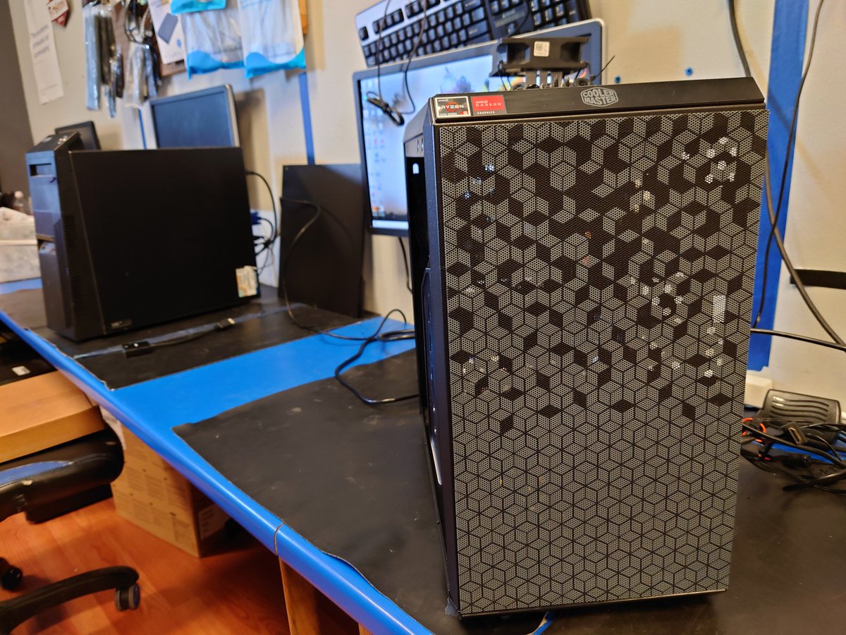 HarveyYaGoof's tweet photo. @linusgsebastian @LinusTech we had a customer do the upgrade of the century https://t.co/n1TLOXzZzb