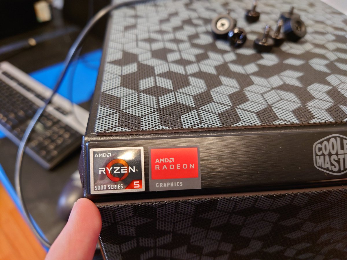 HarveyYaGoof's tweet photo. @linusgsebastian @LinusTech we had a customer do the upgrade of the century https://t.co/n1TLOXzZzb