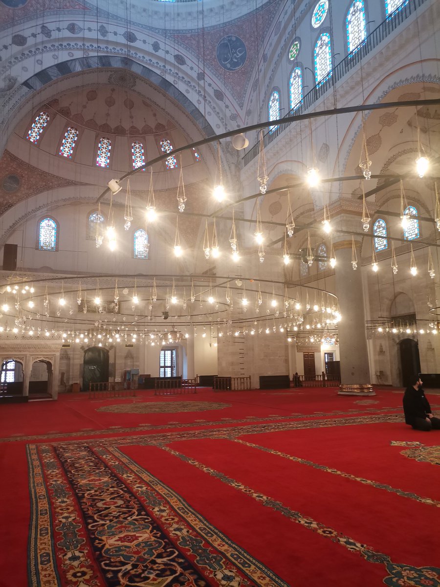 slam47366749's tweet photo. Müslümanların:  sabrı, kardeşliği, merhameti, kulluğu, ibadeti doyarak yaşadığı ve yaptığı her salih amele kat kat geçiriyor kazandığı muhteşem ay : 

#RamazanRahmettir https://t.co/EwYVw59sF5