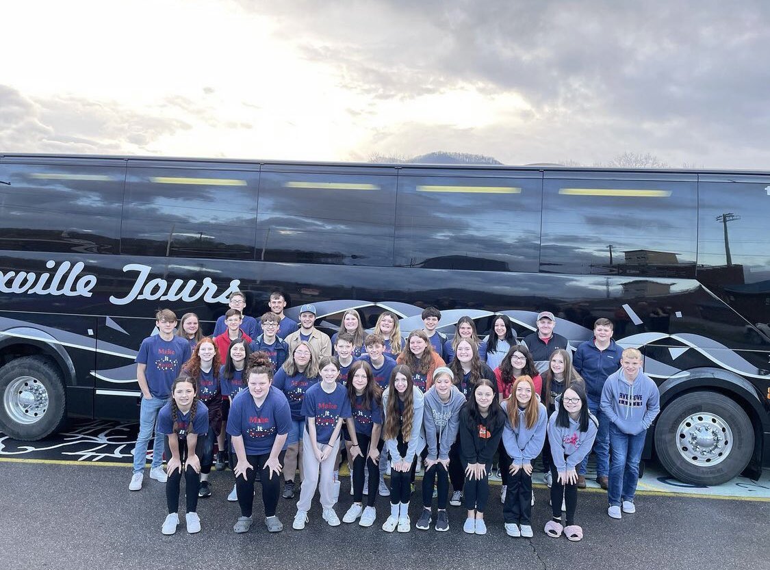 virginiafccla's tweet photo. We are excited to see #VAFCCLA members on their way to our #SLRC22 today! The #FCCLA chapters featured here include Turner Ashby High (@TAHSFCCLA), Signal Knob Middle School (@SKMS_FCCLA), and Scott County Schools including Gate City (@fcclagc) and Rye Cove High (@FcclaRyecove)! https://t.co/KJfBTwakBw