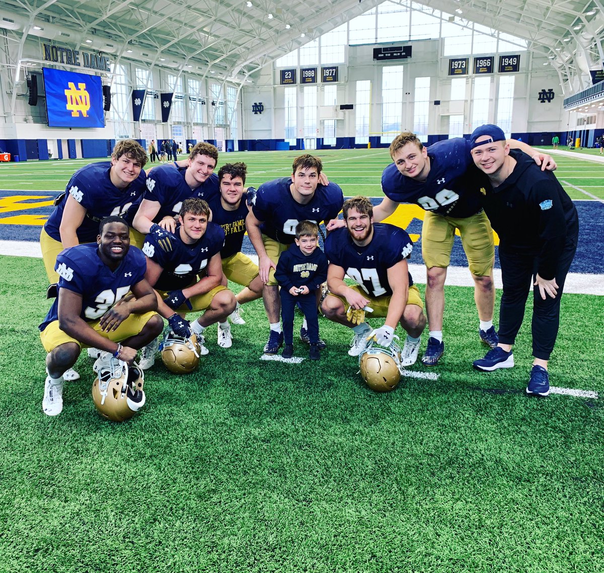 GeradParker1's tweet photo. My man OGP met up with the #TESquad #GoIrish ☘️☘️☘️
Great to have the family here! https://t.co/eraDrw4maG