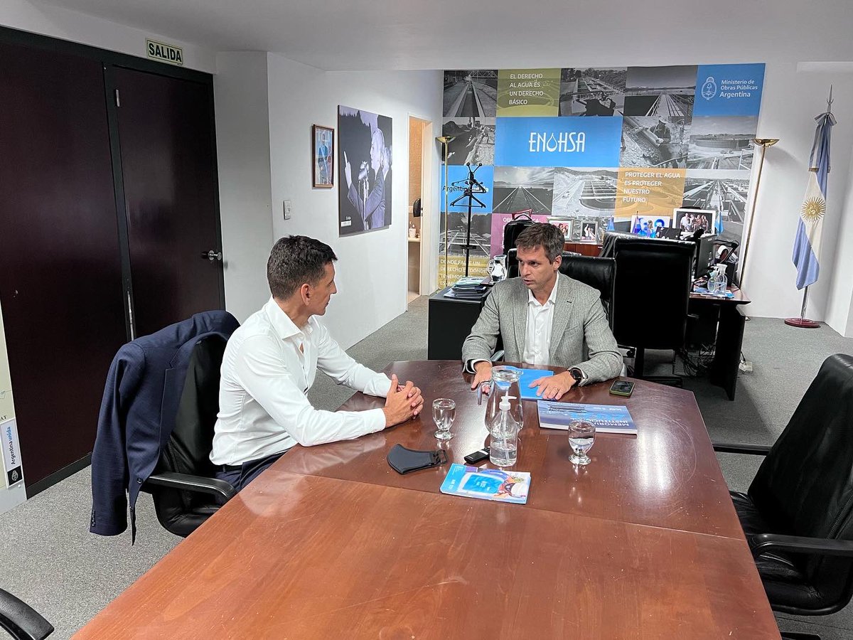 GeroVAignasse's tweet photo. ENOHSA. Junto a @EnriqueCresto Administrador de ENOHSA definimos las prioridades de inversión para el NORTE GRANDE #AguaYSaneamiento #ReconstruccionArgentina⬆️🇦🇷 https://t.co/MdOUIlhKl0