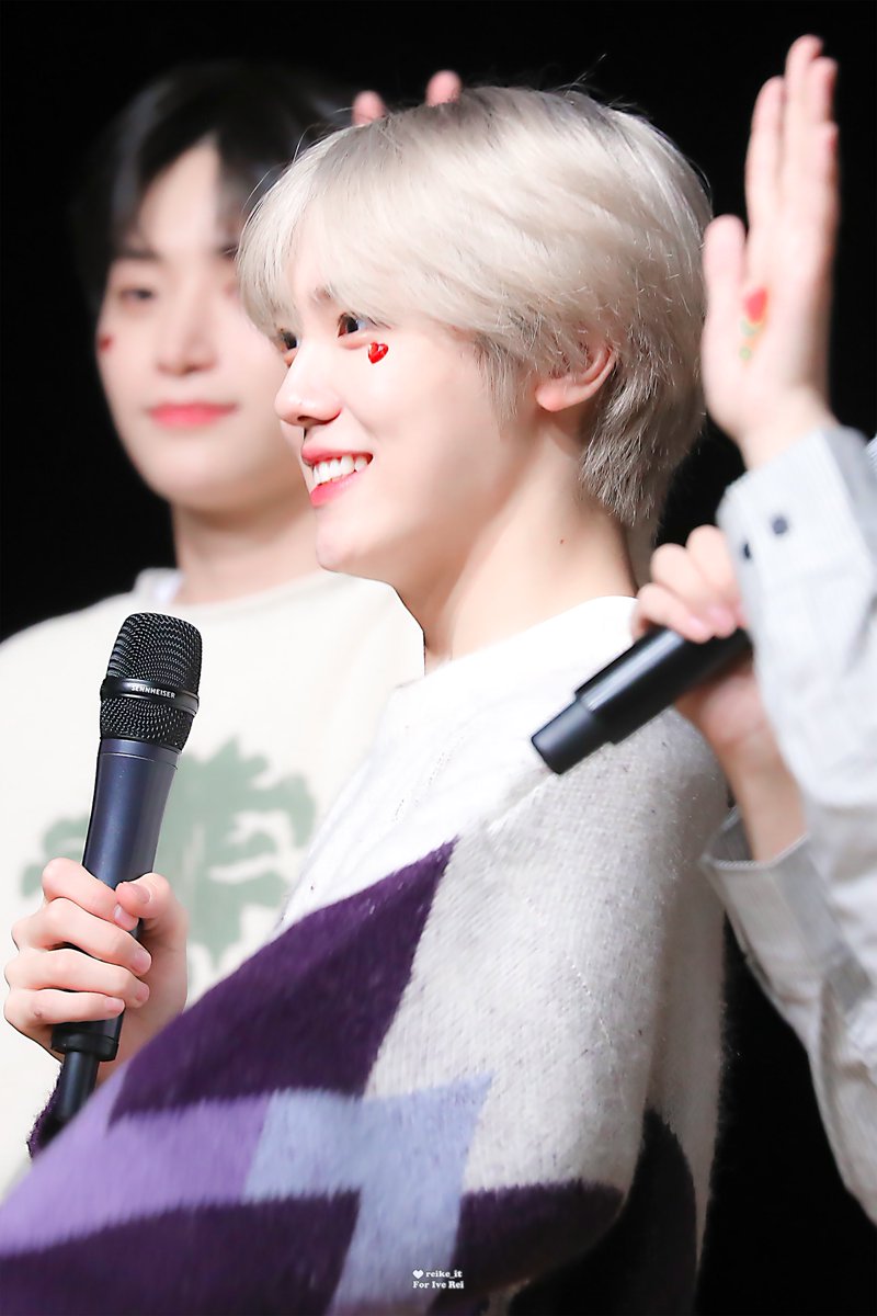 reike_it's tweet photo. 𝙃𝙖𝙥𝙥𝙮 𝘼𝙥𝙧𝙞𝙡  𝙁𝙤𝙤𝙡’𝙨 𝘿𝙖𝙮

🐰

#성민 #안성민 #크래비티 https://t.co/4cFxWgYNTg