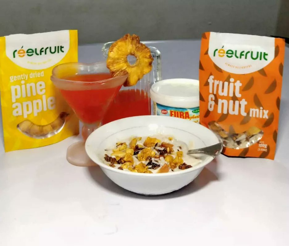 GloryCardy's tweet photo. I can't kill myself o!.This weather is too hot, this is how i am beating the heat with my frozen fura &amp; my reel fruit &amp; nut mix toppings &amp; extra chilled cocktail drink infused with dried pineapples takes it to a whole new level 😋😋
@ReelFruit
#ReelPhotoChallenge https://t.co/GFZVv1i1jM