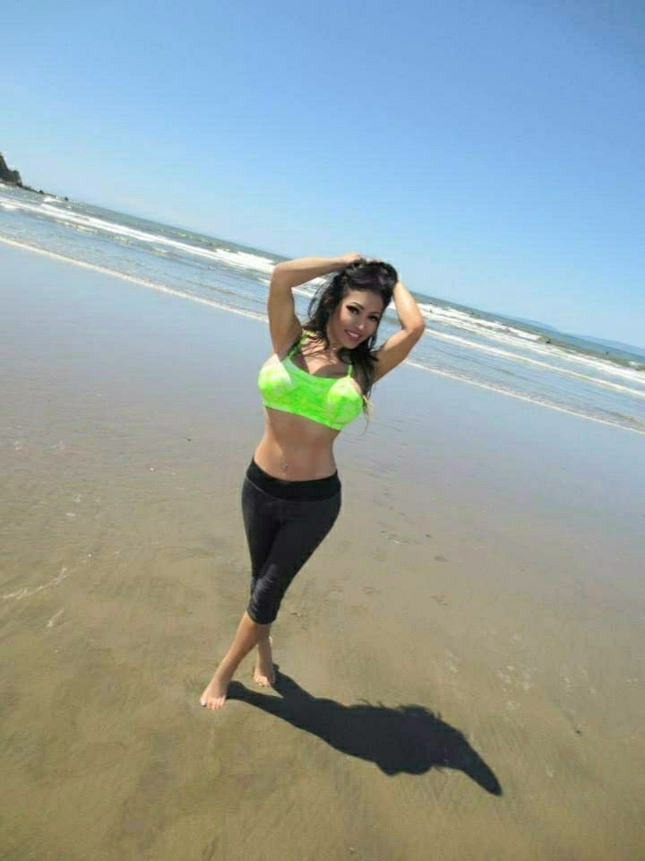 DYchiquita's tweet photo. If you could be anywhere,
Where would that be and
Why??
#myhappyplace #ocean #warmsands #beach #sunshine #sandybeach #sexygirl #escape #takemeaway #sunshinegirl https://t.co/wi7UtV4gar