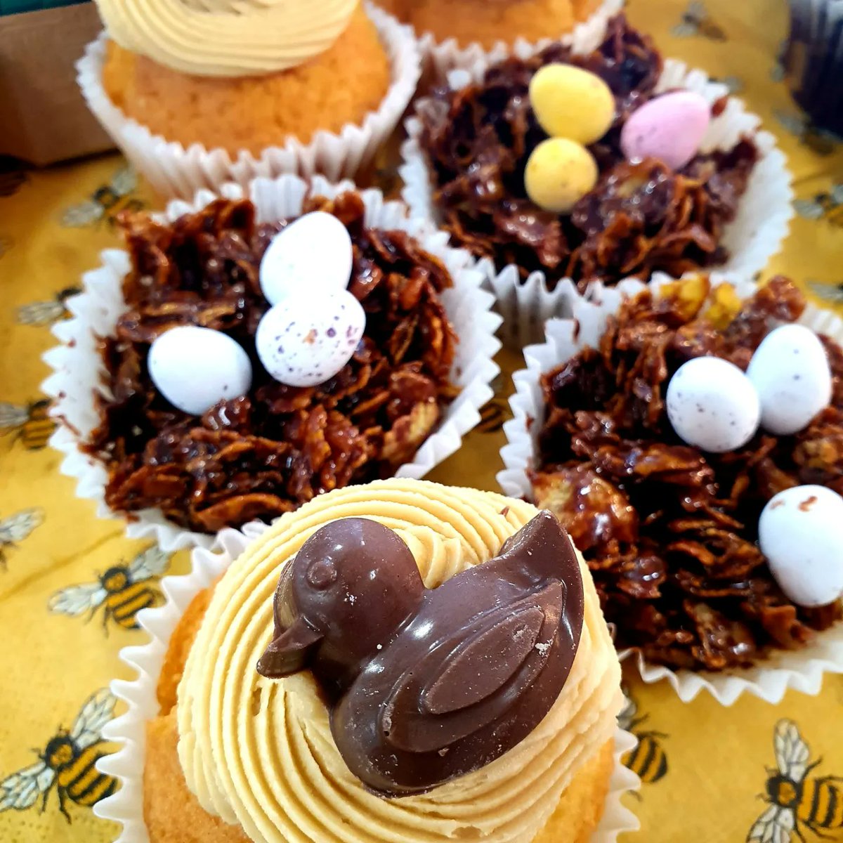 AcademyNene's tweet photo. Easter Fun @ks_school 🐣 The fantastic team @elioruk have been providing the treats for our wonderful school Easter egg hunt this week ❤️ and we've had some "Egg-cellent" compliments from the Students 🙂 Go Team KScs 👨‍🍳 https://t.co/MPwRxAtcHs