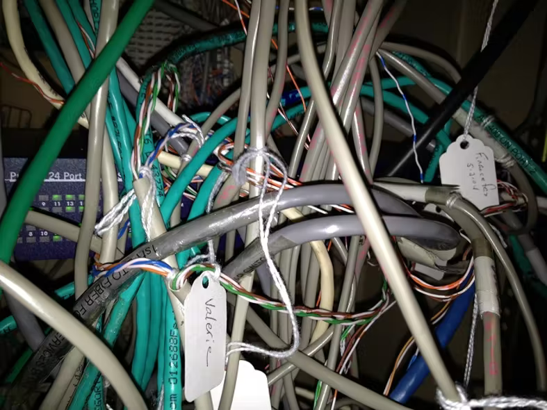 cablingmag's tweet photo. Today in #CablingNews from Cabling Installation & Maintenance:
New tools for #ICT technicians | #USB4 #fiberoptic #cables | #Graybar boards new #CFO | Take 'note' - #Cabling photos
#cablefail #cablegore @Graybar
Full Newsletter:
https://t.co/v5i8bdFVEn https://t.co/8bOByR89ka