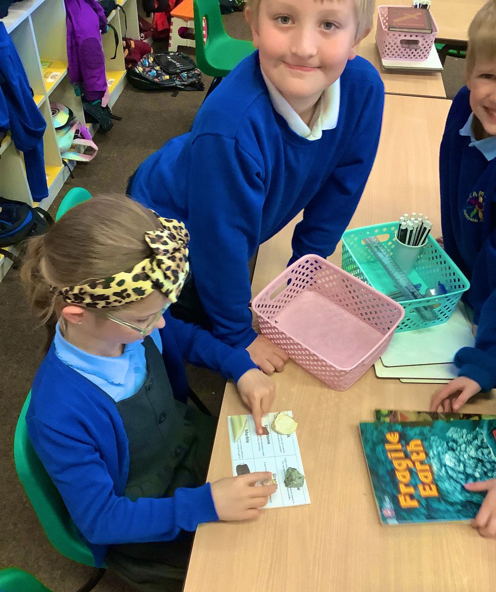 MissBowenGreen1's tweet photo. We have some budding petrologists in 3A this week 🪨🔍 We had to match different types of rocks to their correct definitions, based on their physical properties #bsjscience @BramleyJunior https://t.co/mas1L14qWG