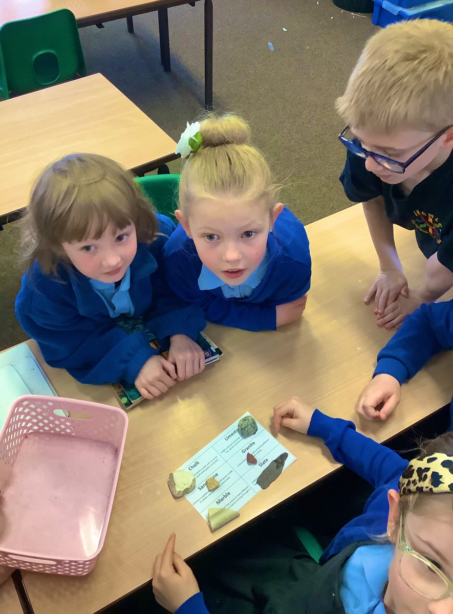 MissBowenGreen1's tweet photo. We have some budding petrologists in 3A this week 🪨🔍 We had to match different types of rocks to their correct definitions, based on their physical properties #bsjscience @BramleyJunior https://t.co/mas1L14qWG
