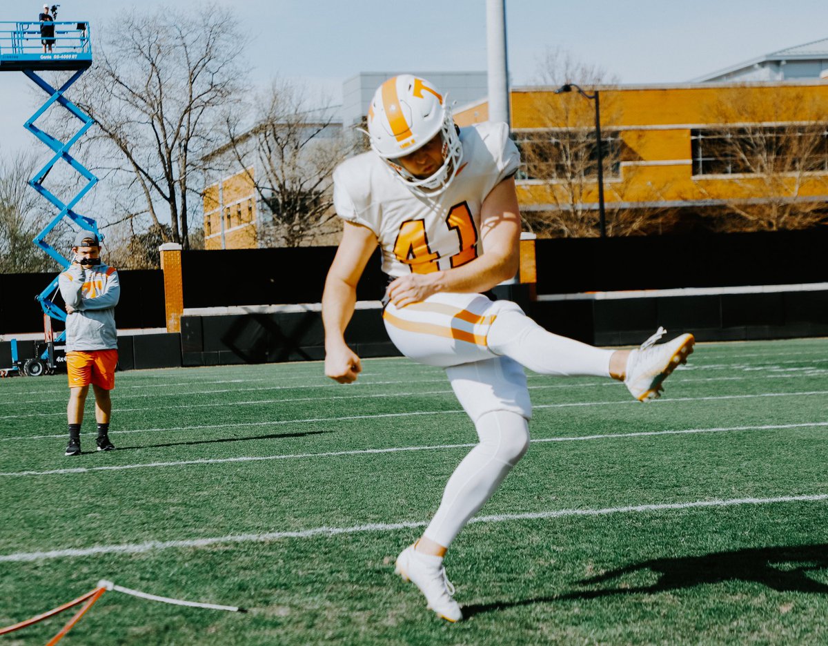 KC4UTIA's tweet photo. Hey @Vol_Football…thanks for the great practice pics of JT. Would you please send some of him sitting in his accounting and econ classes?  Respectfully, JT’s parents https://t.co/PpTkUZp2Qe