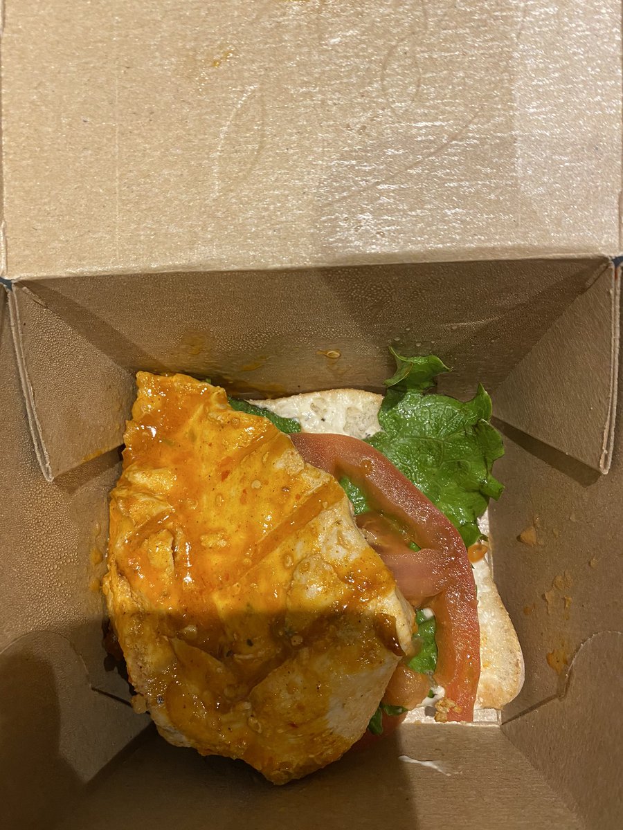 amanda_784's tweet photo. @NandosUK just received my order from your Dalston brand and half the burger is missing. https://t.co/K6gVyqi2mg