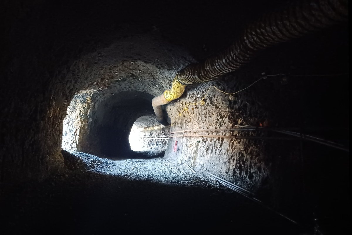 OregonDOT's tweet photo. REMINDER for #ColumbiaGorge travelers: Our last day of rock blasting and rolling slowdowns at the #MitchellPoint Tunnel is scheduled for tomorrow, FRIDAY from 9-11AM between #CascadeLocks and Memaloose State Park.
Please plan for delays! #GorgeWork #PDXtraffic https://t.co/5fDvReuhig