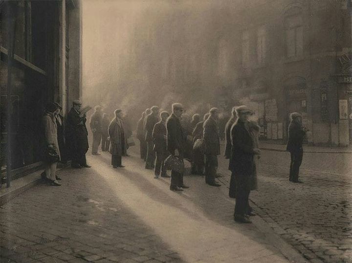 "Los pueblos también son responsables por aquello que deciden ignorar".
Milan Kundera
📷Léonard Missone