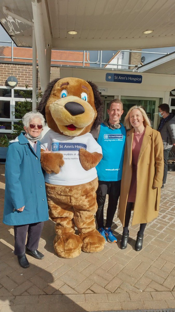 MartinFoster83's tweet photo. Incredible send-offs and welcomes from @willowwoodh, @ECHospice and @StAnnsHospice. Thank you so much!! 

And lovely having my mum and sister there at the finishing line xx https://t.co/7h2jJUkv6F
