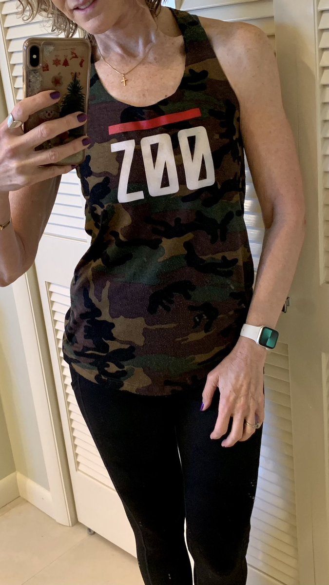 juliewipper's tweet photo. @BradleyMartyn  @bmfitgear Going old school today 💪 #squad #rawgear https://t.co/0JDd1fJhMH