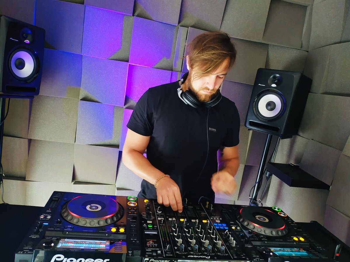 minimaltoro's tweet photo. music is the answer
#music #techno #power #party #minimal #bcn #spain https://t.co/n0S8jp0Yd3