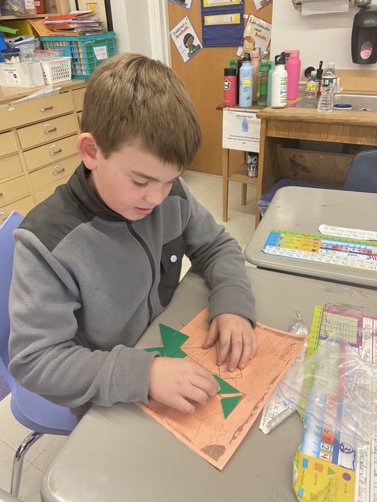 MrsClark131's tweet photo. Tangram Thursday #mathingrade3 https://t.co/Xt2ngYRnws