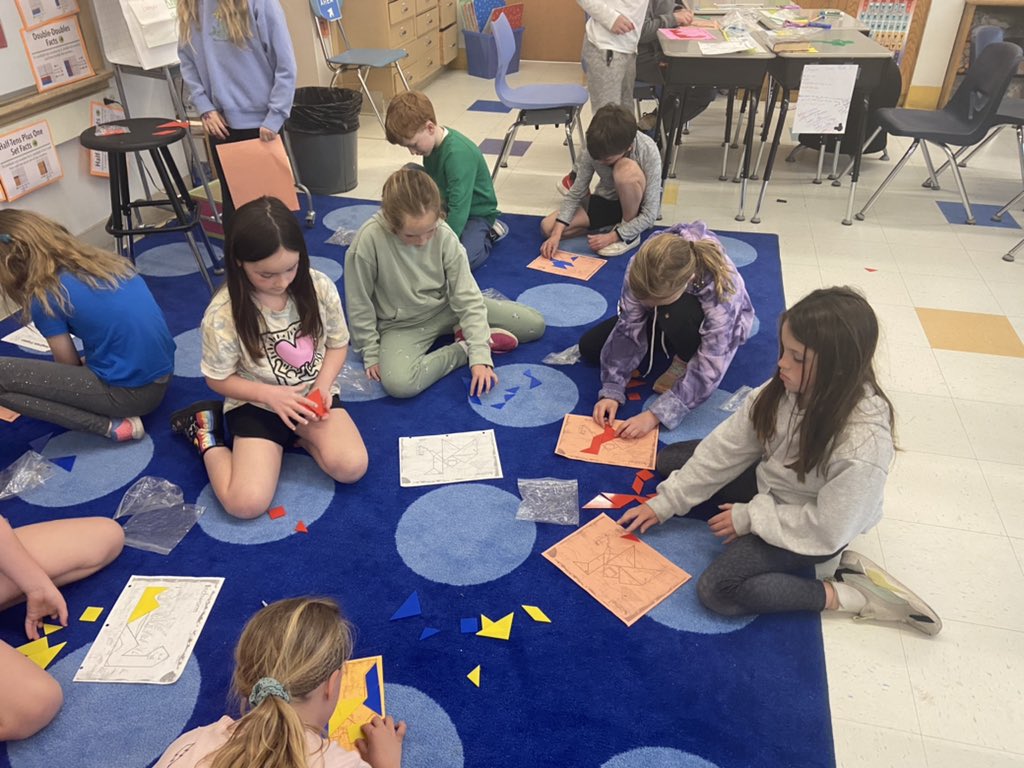 MrsClark131's tweet photo. Tangram Thursday #mathingrade3 https://t.co/Xt2ngYRnws