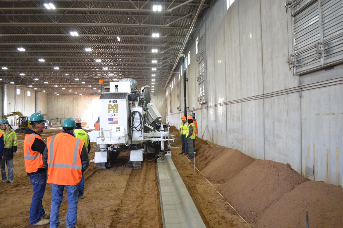 MillerFormless's tweet photo. #MillerFormless product specialist Ken Gaylord recently led a slipform paving training event for #IUOE @49Local in Minnesota. Our team enjoys these opportunities to support #SkilledTrades!

Reach out if you'd like assistance with your next training event: https://t.co/Jaj6lr61EV https://t.co/9h0553grVf