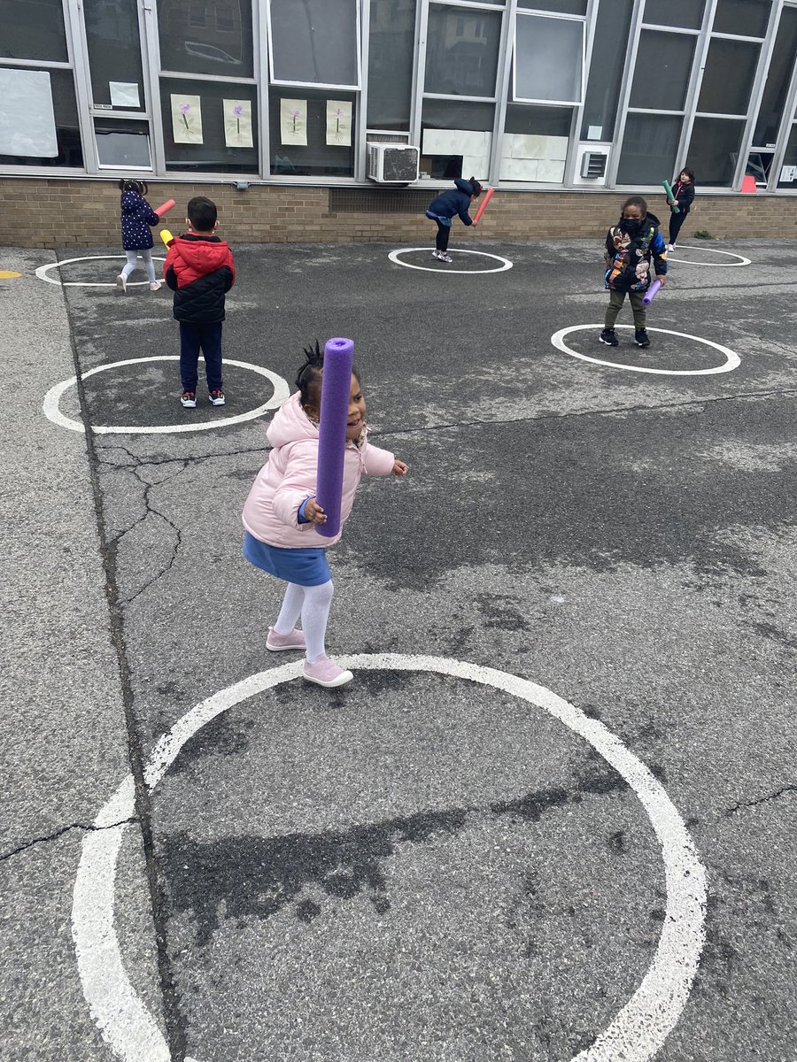FairyOlv's tweet photo. We had Music Class outside 😊 Boom sticks for Pre-K!#funinprek @OLV_School_MtV https://t.co/2wOYshJIli