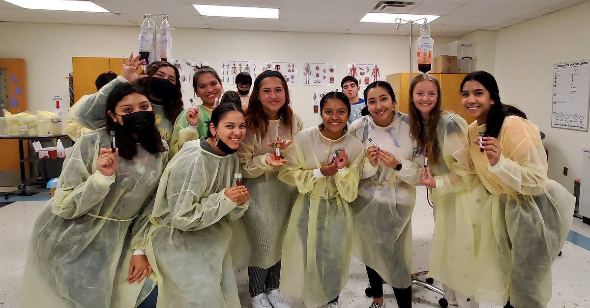Spena1378's tweet photo. Medical Assistant Ss performing venipunctures 💉💉💉💉💉💉💉💉 @McAllenISDCTE @ACHIEVE_MISD @McAllenISD https://t.co/23jduGyHLx