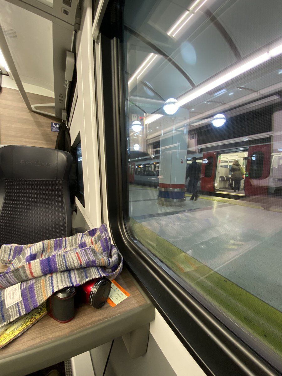 loypass_SCCar's tweet image. 🚄 So runs my first @greateranglia 745 journey. WELL…
Feels like two units in one. Practical, quiet with an electronic soundtrack through the London suburbs. And when flat out at the ton - whoosh. There’s the screech of the wheels!
What an evening. #class745 #Stadler #Norwich