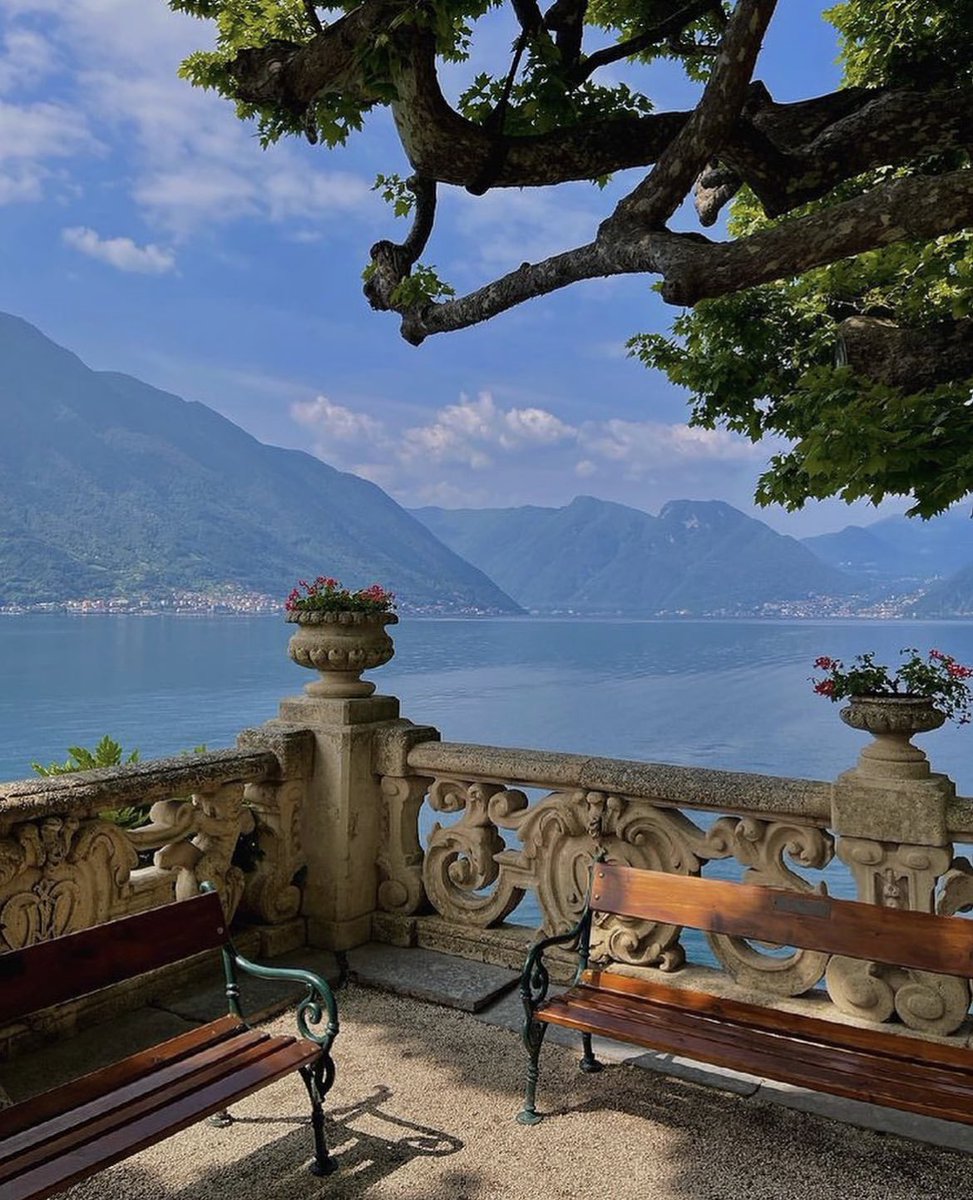 tmbIrpics's tweet photo. Heaven place in Italy - Lake como 🇮🇹 https://t.co/voYYuVCoN2