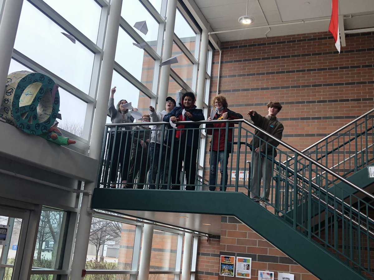 rlww89's tweet photo. Ms Whiting’s class getting ready to “fly” into spring break with a paper airplane contest!  #gowo #wohs #WOrenaissance https://t.co/Xv5a9b0Qiq