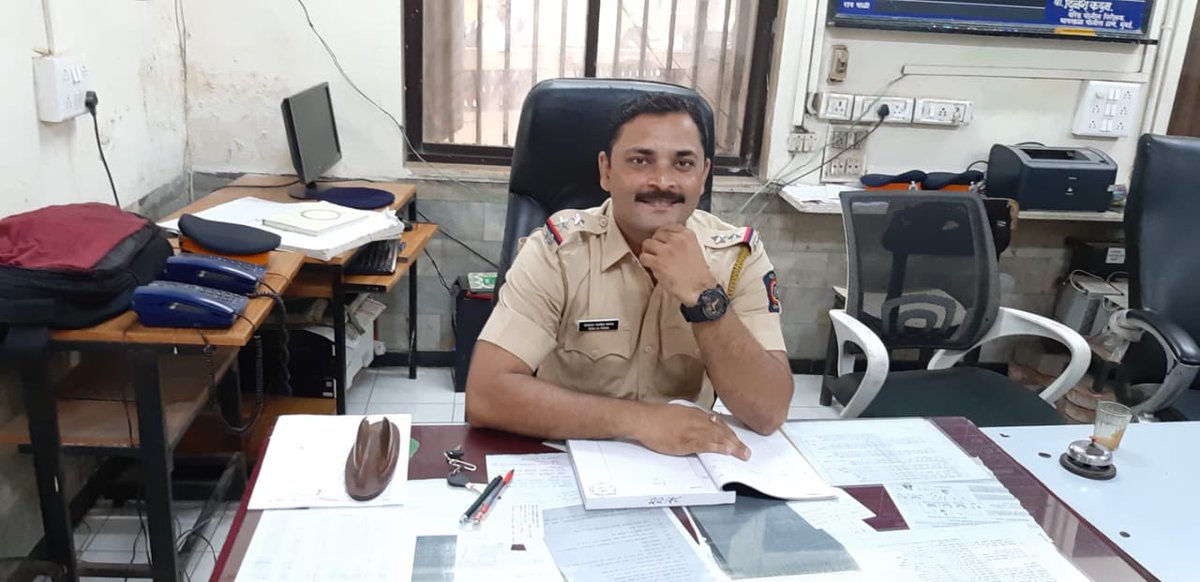 DattaJa81083479's tweet photo. ऋणानुबंध गेल्या चार वर्षांचा, सहाय्यक पोलिस निरीक्षक पदी बढती झाल्यावर आज मला भायखळा पोलीस स्टेशन येथून रायगड येथे बदलीच्या ठिकाणी रूजू होण्याकरीता मोकळीक करण्यात आली. वर्दीतला माणूस पण भावनिक होतो अशा क्षणी…. https://t.co/D27t1MET4k