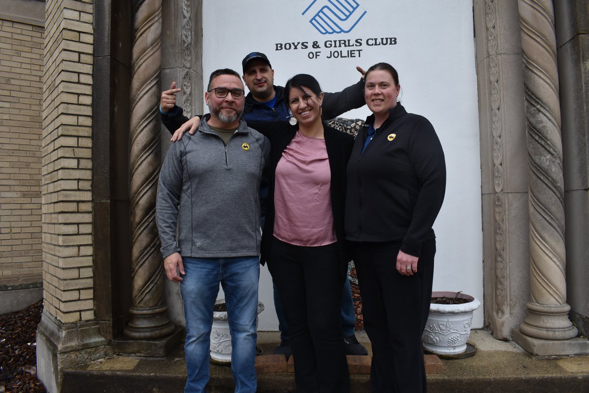 We would like to give a TREMENDOUS SHOUT OUT and THANK YOU to our GREAT friends at Buffalo Wild Wings for their GENEROUS donation of $8,000 to support our programming!

#GreatFuturesStartHere
#CorporateSupport
#CorporatePartners
#BWWCares