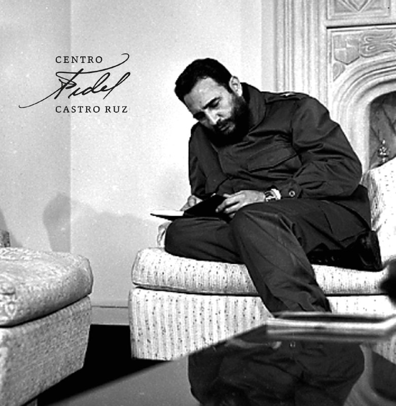 #Fidel:'¡Qué pena para cualquier hombre tener que renunciar a ese tesoro que la humanidad ha ido creando con sus mejores inteligencias a lo largo de los siglos, el único tesoro que está al alcance de todos los seres humanos: el tesoro de los libros(...)!'. #DÍaDelLibroCubano