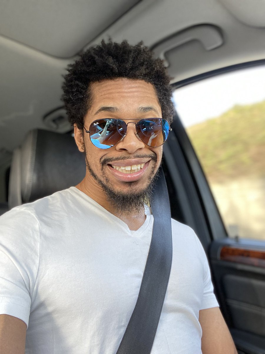 BREYMOND3's tweet photo. When the sun shines in Seattle… #Seattle #SoloDrives #MeTime #RayBans #BlackBoyJoy #BlackMen #MixedMen #Selfies #CarSelfies #Almost33 #King #BDE https://t.co/032mFgOnK4