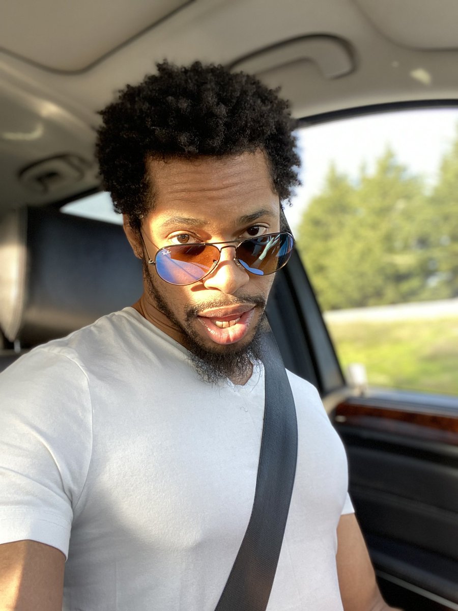 BREYMOND3's tweet photo. When the sun shines in Seattle… #Seattle #SoloDrives #MeTime #RayBans #BlackBoyJoy #BlackMen #MixedMen #Selfies #CarSelfies #Almost33 #King #BDE https://t.co/032mFgOnK4
