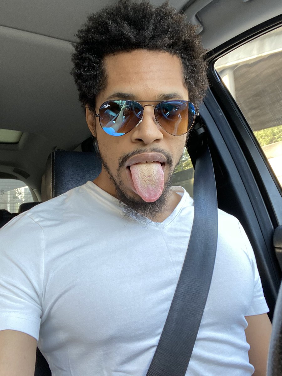 BREYMOND3's tweet photo. When the sun shines in Seattle… #Seattle #SoloDrives #MeTime #RayBans #BlackBoyJoy #BlackMen #MixedMen #Selfies #CarSelfies #Almost33 #King #BDE https://t.co/032mFgOnK4