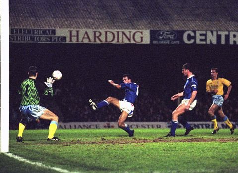 City90s's tweet photo. Richard Smith’s 90th minute winner knocks top flight Crystal Palace out of the FA Cup in January 1992. https://t.co/Be7VpHyy4n