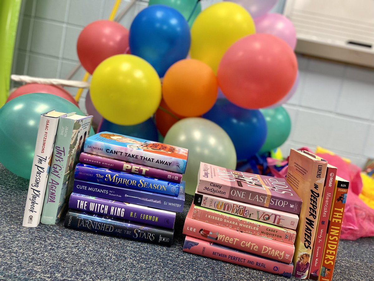 happy #TransDayOfVisibility to all our trans, nonbinary, genderqueer, bigender, agender, genderfluid, genderless, genderadjacent, genderexpansive, and any which way otherwise genderdiverse pals 🥰🔥💕

whether everyone knows or no one knows, we see you, we are you, we love you 💕