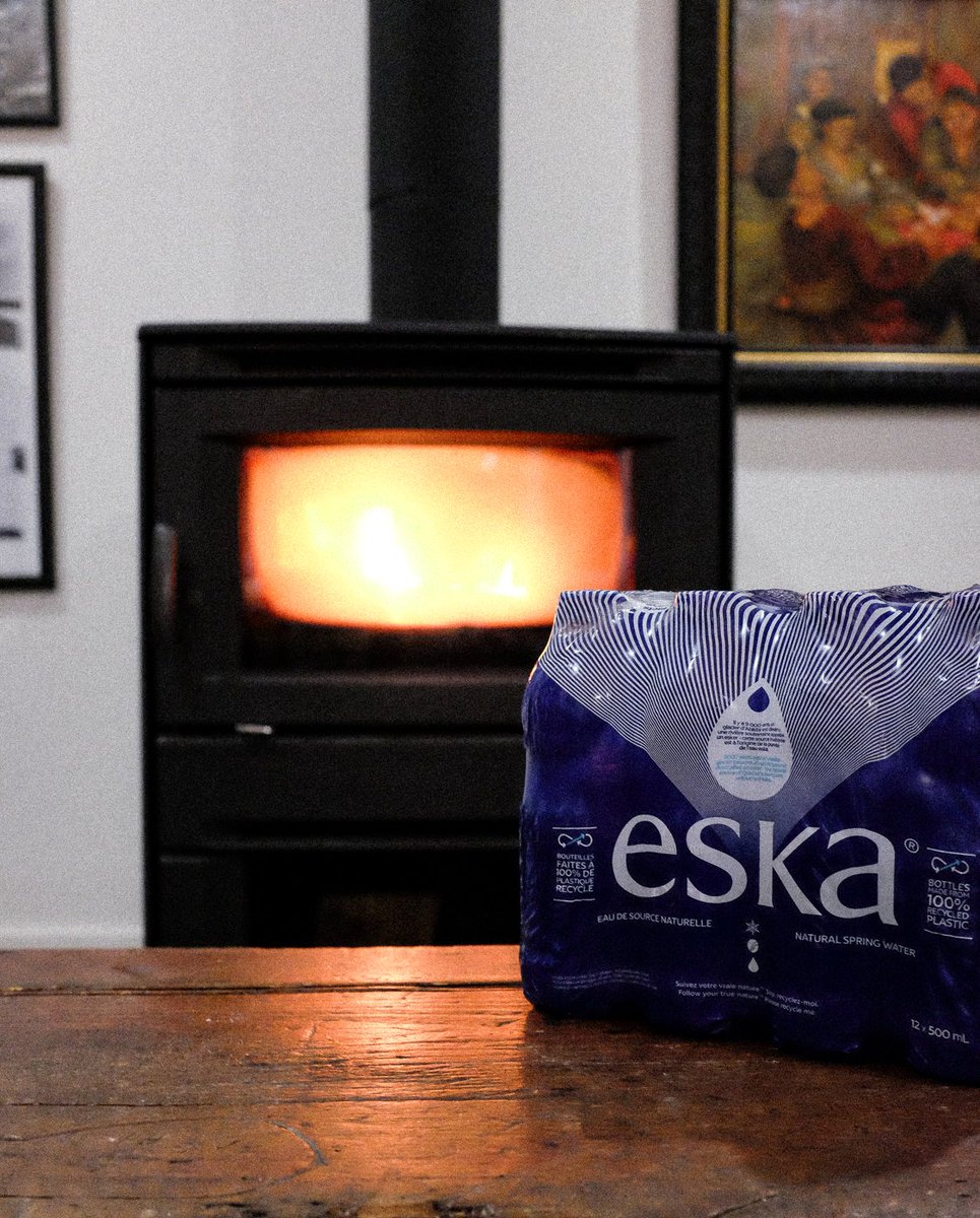 Nos bouteilles d'eau Eska faites de plastique 100% recyclé pour vos dernières soirées près de la cheminée... 😍 On fait le plein pour le week-end au chalet?