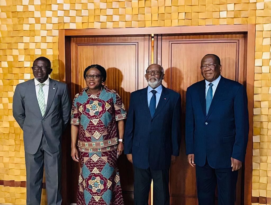 pobee_martha's tweet photo. A la fin de ma visite avec @LouncenyFall, j’ai souligné l’importance du partenariat ONU - #Cameroun dans le maintien de la paix, l’humanitaire et le développement. J’ai félicité le gouvernement pour les efforts menant au dialogue et encouragé tous et chacun à s’y engager. https://t.co/LqhjPTOEoO