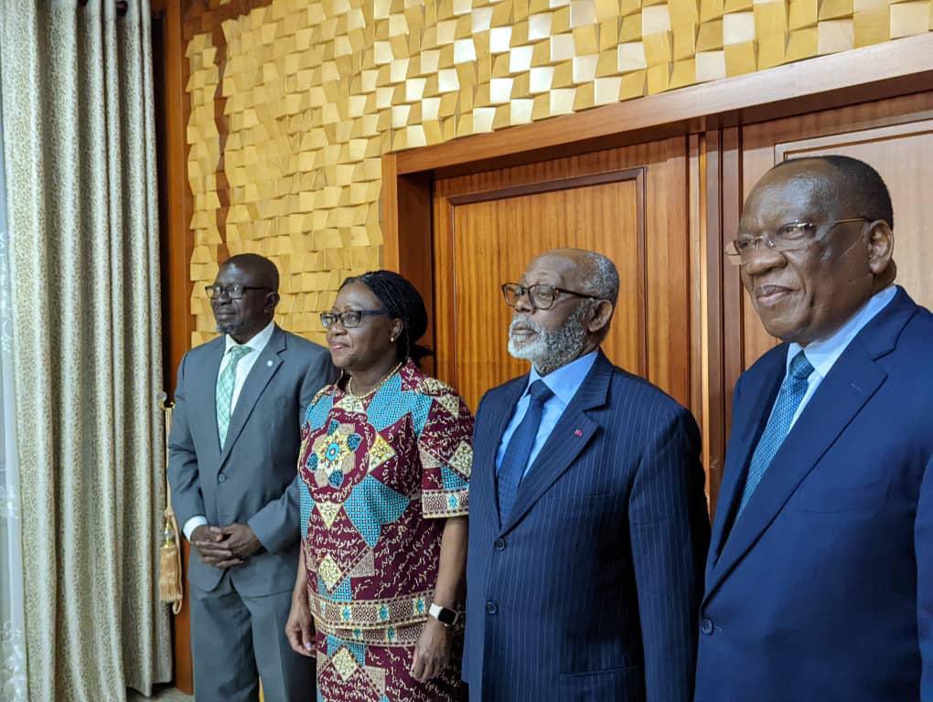 pobee_martha's tweet photo. A la fin de ma visite avec @LouncenyFall, j’ai souligné l’importance du partenariat ONU - #Cameroun dans le maintien de la paix, l’humanitaire et le développement. J’ai félicité le gouvernement pour les efforts menant au dialogue et encouragé tous et chacun à s’y engager. https://t.co/LqhjPTOEoO