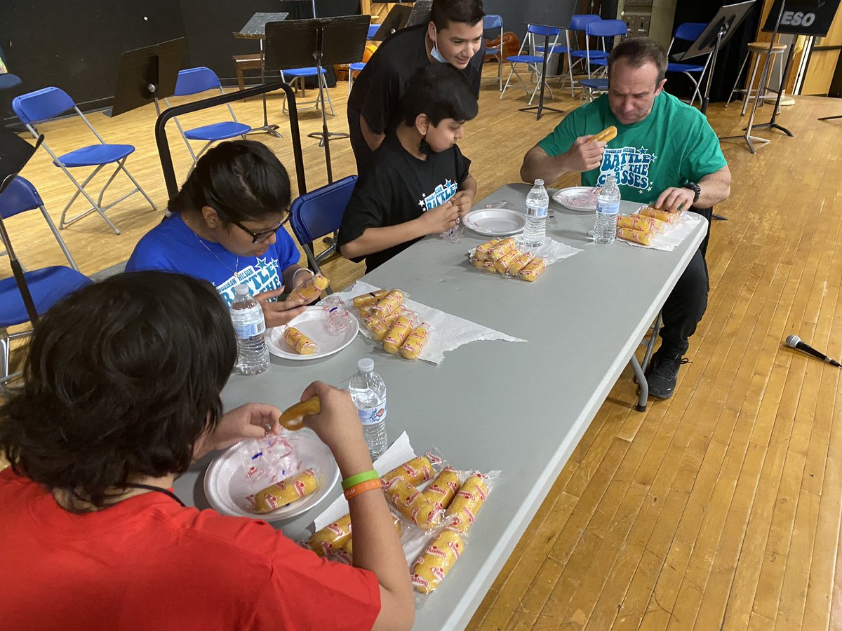 WSedler's tweet photo. BOTC is about to start @WWMSEdison but first, Twinkies! @ChristyYascko #GoChallengers https://t.co/tGiABWj7b0