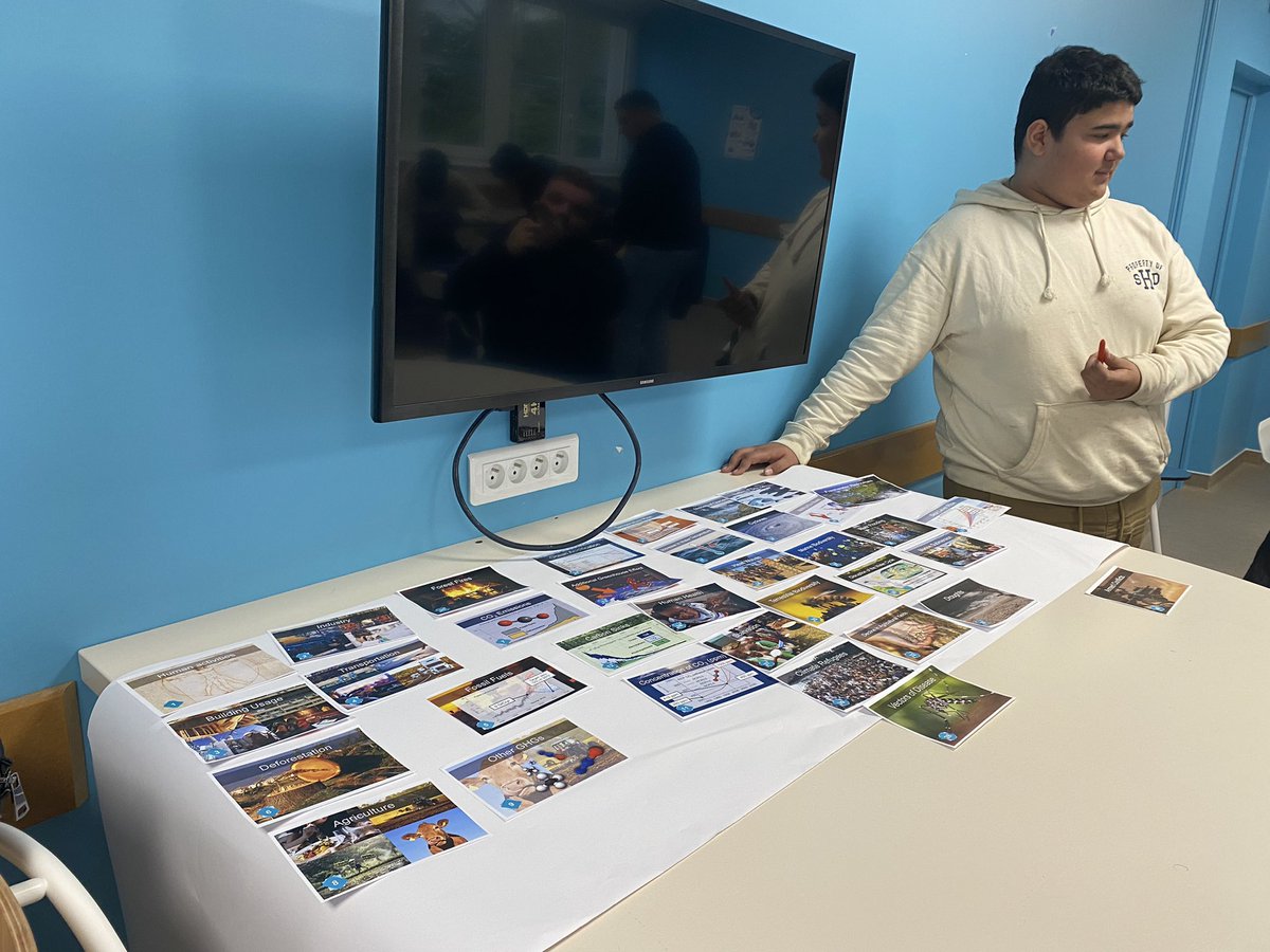 GaireAudrey's tweet photo. Travail sur le développement durable au @BertrandLp grâce à l’action bilingue menée par les Cordées de la Réussite en lien avec les Chefs d’Oeuvre et le Projet d’Etablissement. Pour un lycée et des lycéens éco-responsables. #LELPSEMETAUVERT @acnancymetz #1MCV #1LOG https://t.co/eoV5xZylJf