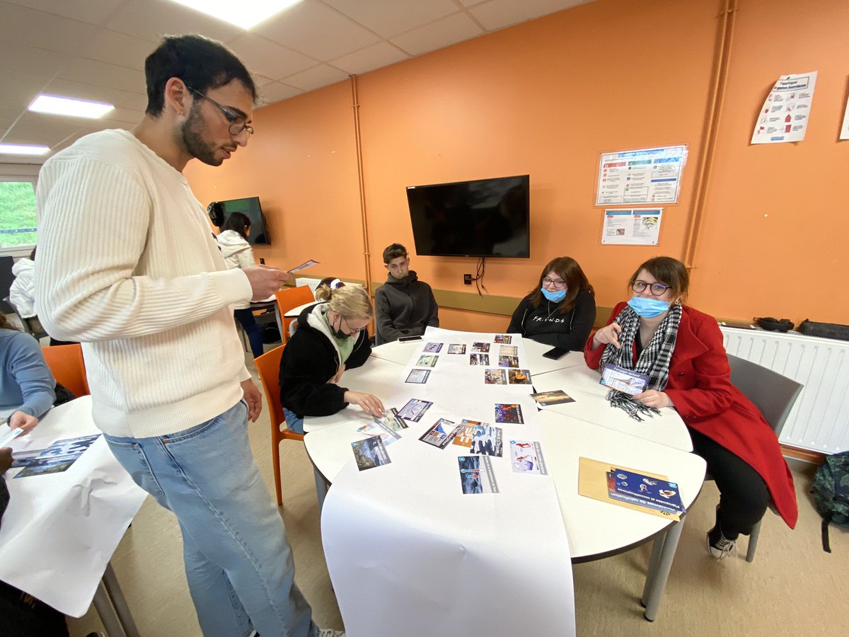 GaireAudrey's tweet photo. Travail sur le développement durable au @BertrandLp grâce à l’action bilingue menée par les Cordées de la Réussite en lien avec les Chefs d’Oeuvre et le Projet d’Etablissement. Pour un lycée et des lycéens éco-responsables. #LELPSEMETAUVERT @acnancymetz #1MCV #1LOG https://t.co/eoV5xZylJf