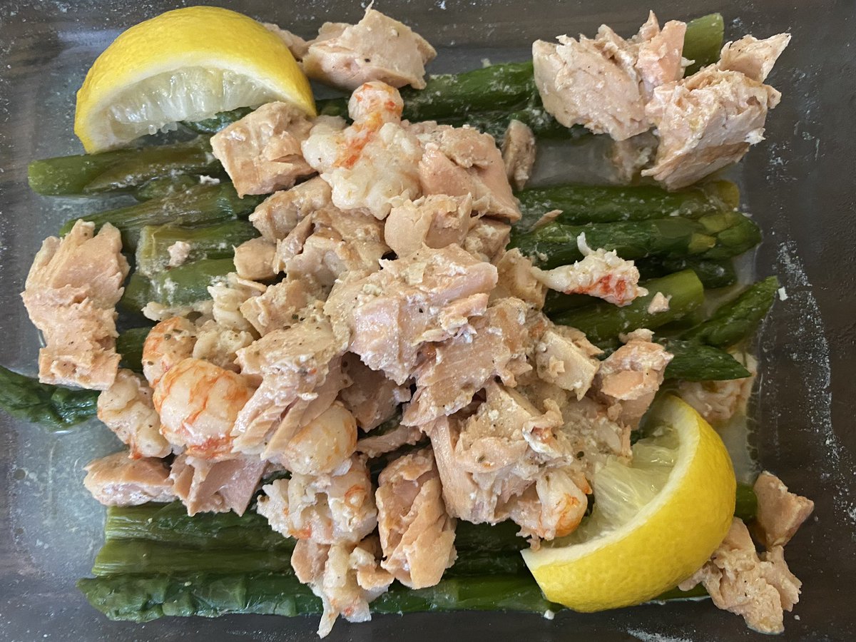 STEMKurtz's tweet photo. I think my STEM teaching partner @STEMBettes is a secret top chef!  Most delicious lunch EVER!  Thank you for all this goodness.  I think your food makes me a better human human being! https://t.co/XvAekrEkaV