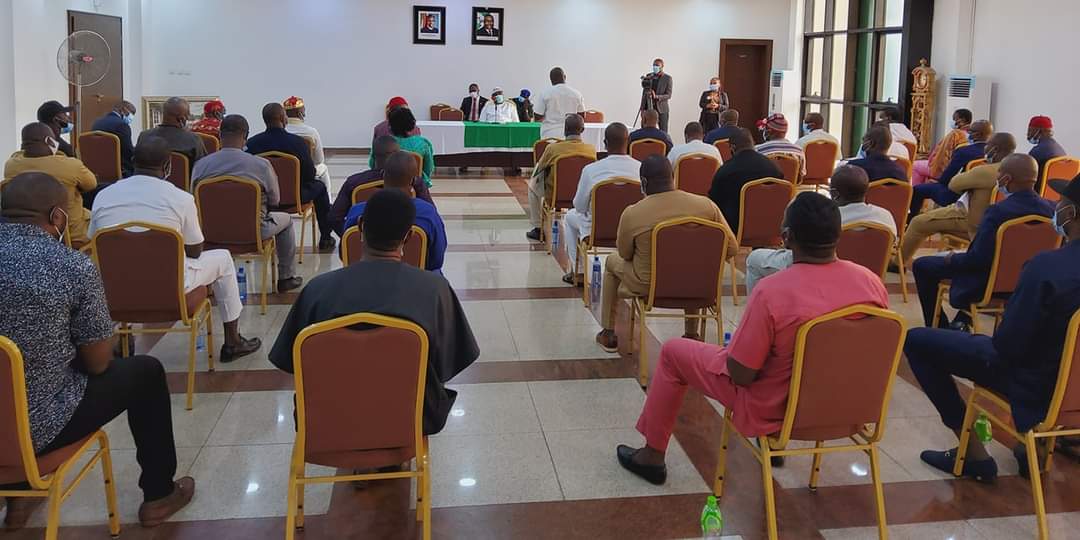 GovUgwuanyiNews's tweet photo. #2023Elections: Adopt your predecessors’ approach in choice of successor, #Enugu group, #NsukkaEzue tells Governor Ifeanyi #Ugwuanyi @GovUgwuanyiNews

*Backs existing rotational #zoning formula @Coal__City
State for peace, equity, justice 
Open link...
https://t.co/iWqCgKIHz9 https://t.co/fL2OP4mhCg