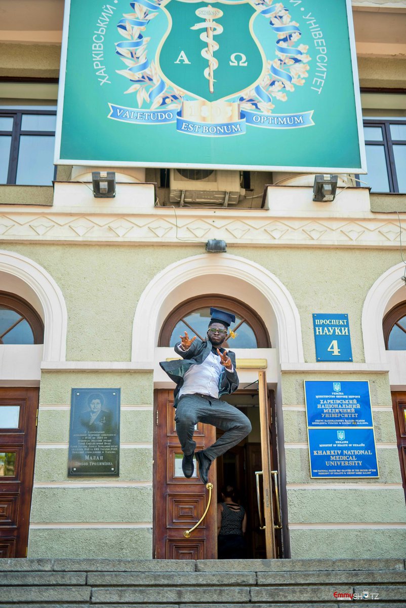 crazeclown's tweet image. Can’t forget how happy I was on my graduation day 5yrs ago! People felt I was on drugs! One of my proudest moment in Life. #Class2017 #DoctorOfMedicine