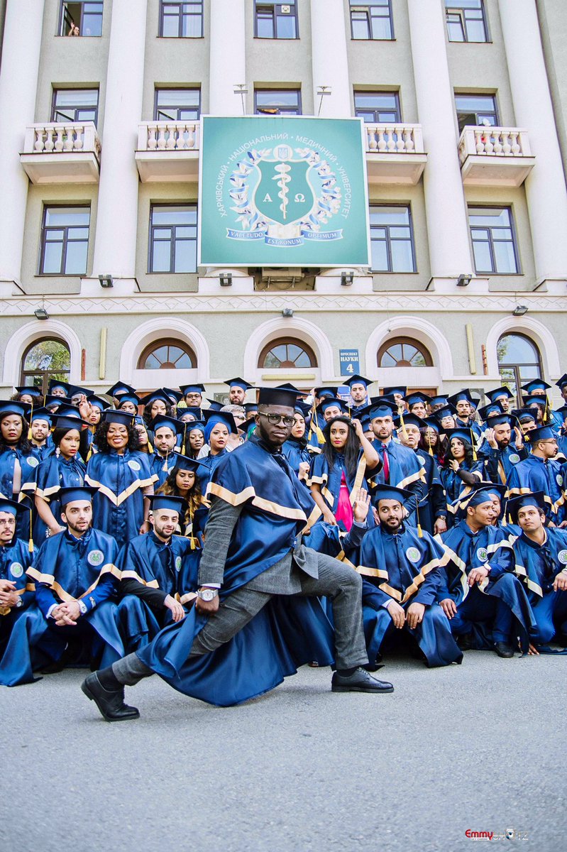 crazeclown's tweet image. Can’t forget how happy I was on my graduation day 5yrs ago! People felt I was on drugs! One of my proudest moment in Life. #Class2017 #DoctorOfMedicine