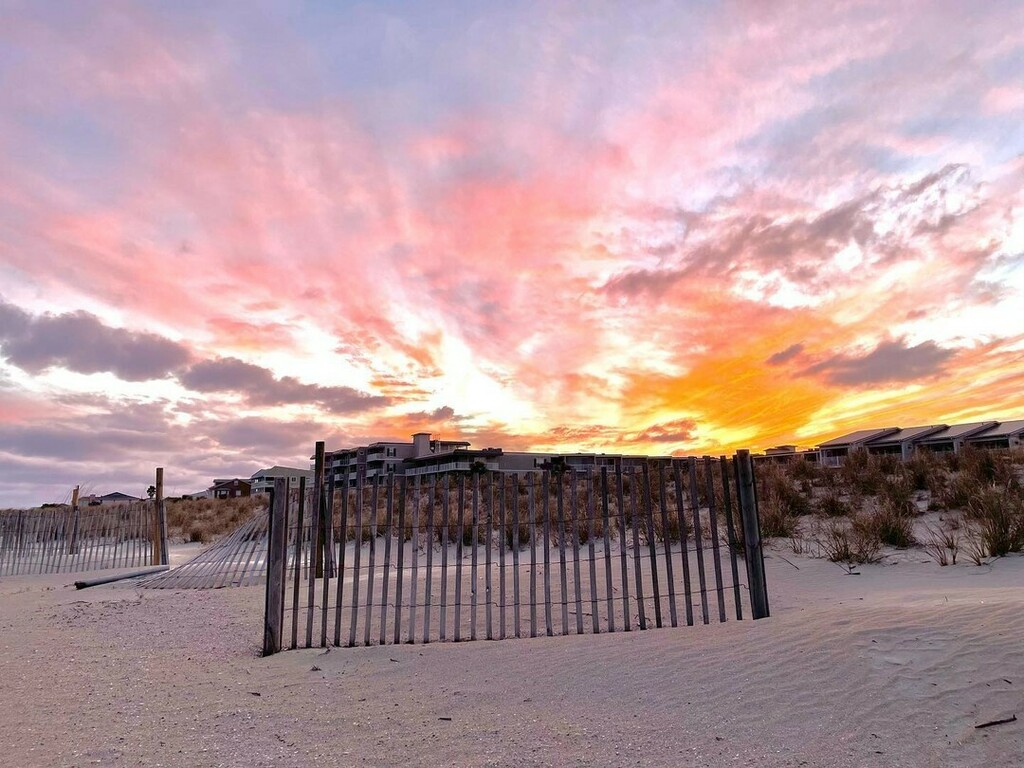 VisitTybee's tweet photo. Our favorite thing about sunsets is that they are never the same. #VisitTybee [📸 @mel_please] 
.
. 
.
#tybeeisland #tybee #tybeebeach #savannahsbeach #tybeeislandbeach #exploregeorgia #georgiacoast #coastalliving #saltlife #clpicks #mysouthernliving #tlpicks #sltravels #tybe… https://t.co/5ltUFOzK3j