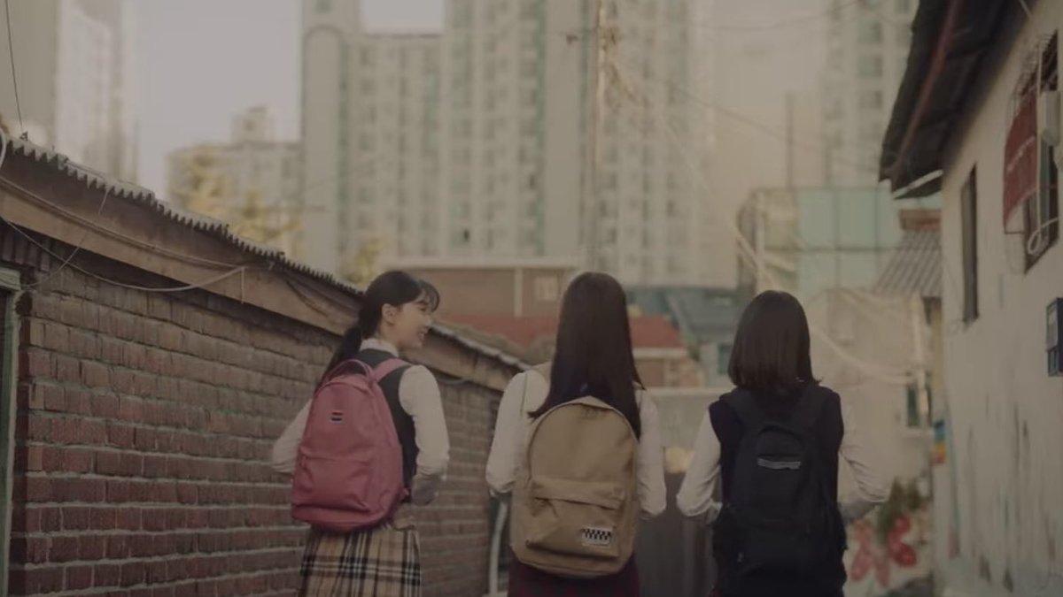 sijuryem's tweet photo. "we started out as three, now the two of us are left here missing you."

#ThirtyNine #ThirtyNineEp12 https://t.co/RxizVo5Z9W