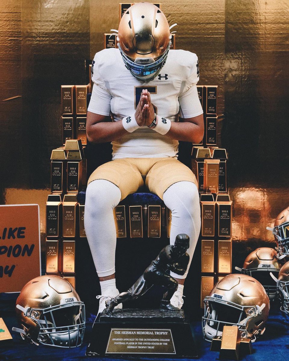 Insidetheirish's tweet photo. 5🌟 (6 NATL.) QB @Dantemoore05. ☘️ #GoIrish https://t.co/t1YpgL2BMD